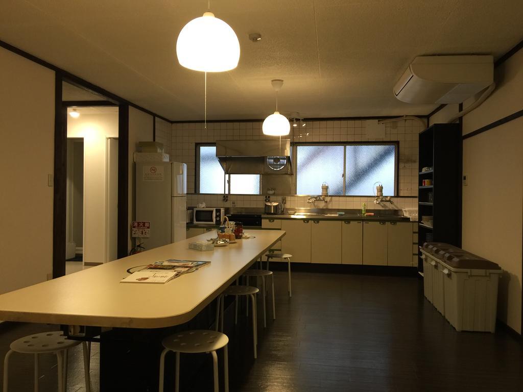 Uni Hostel Osaka Buitenkant foto