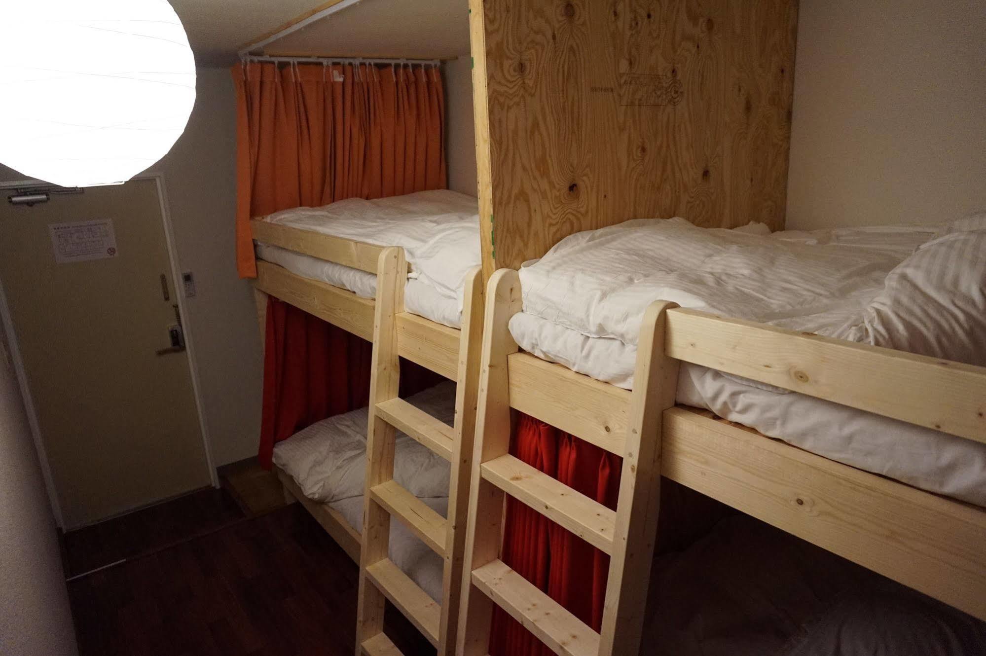 Uni Hostel Osaka Buitenkant foto