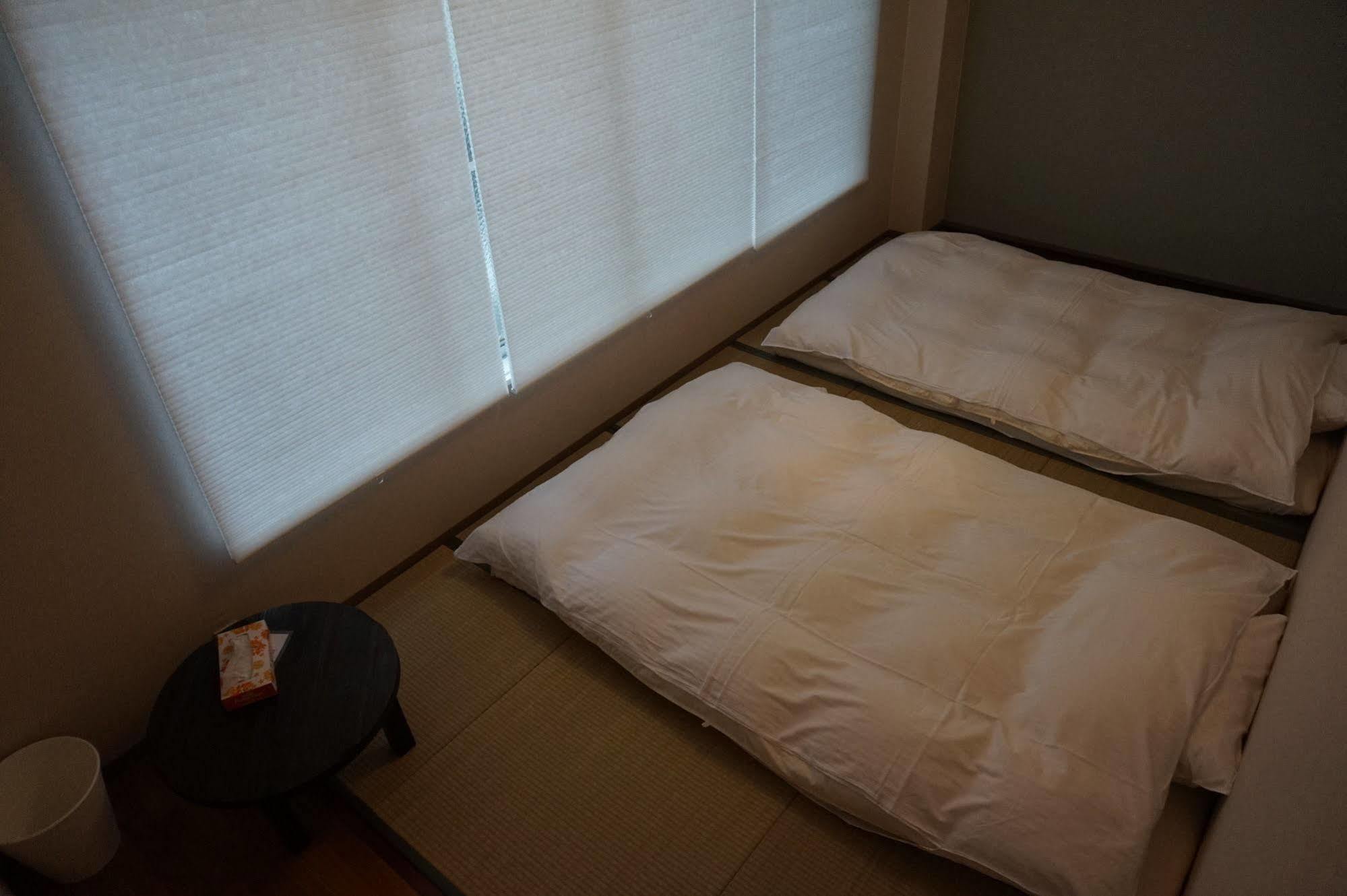 Uni Hostel Osaka Buitenkant foto