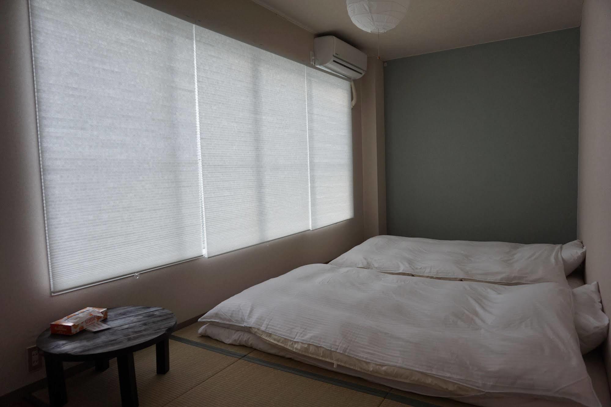 Uni Hostel Osaka Buitenkant foto