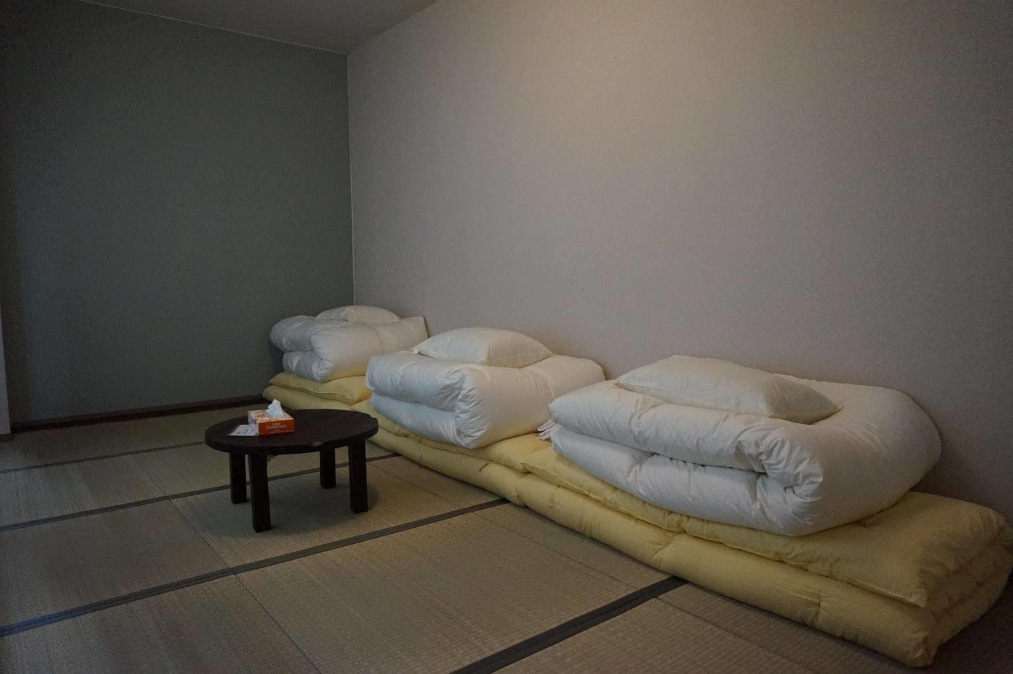 Uni Hostel Osaka Buitenkant foto