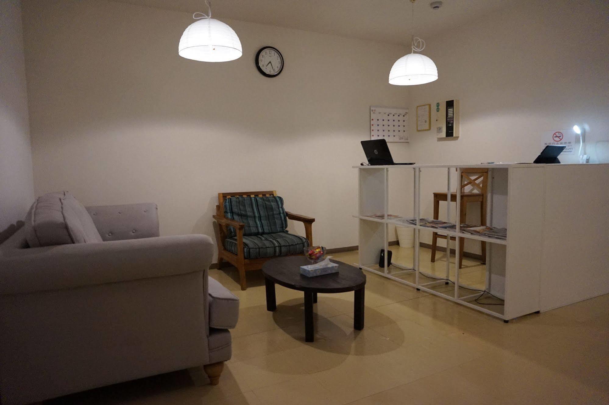 Uni Hostel Osaka Buitenkant foto