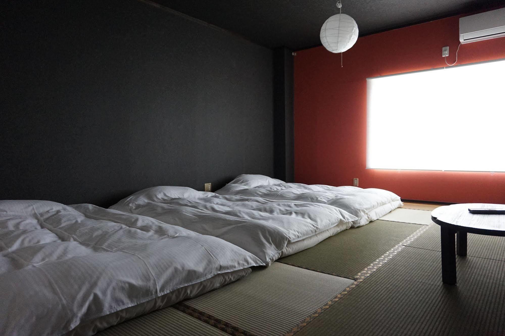 Uni Hostel Osaka Buitenkant foto