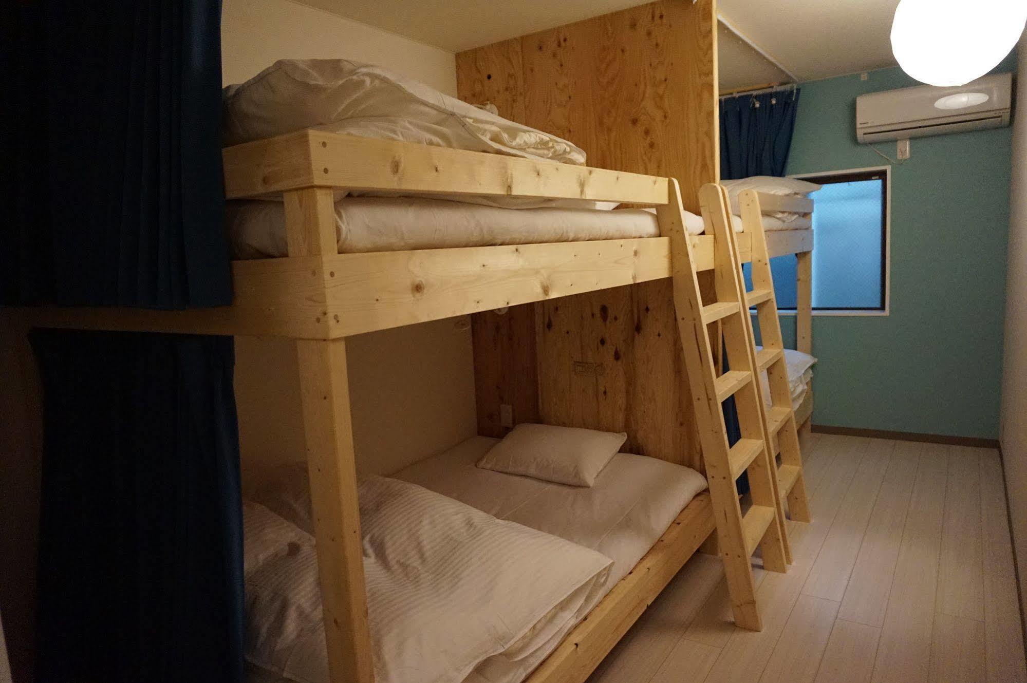 Uni Hostel Osaka Buitenkant foto