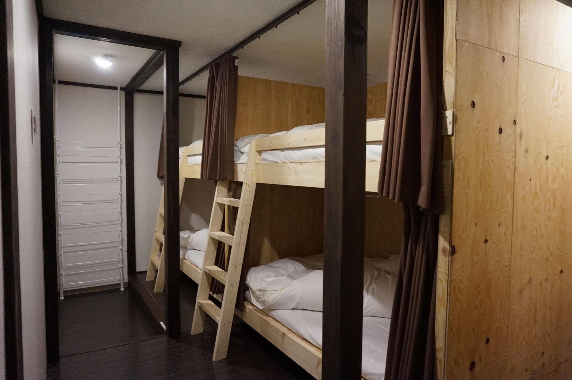 Uni Hostel Osaka Buitenkant foto
