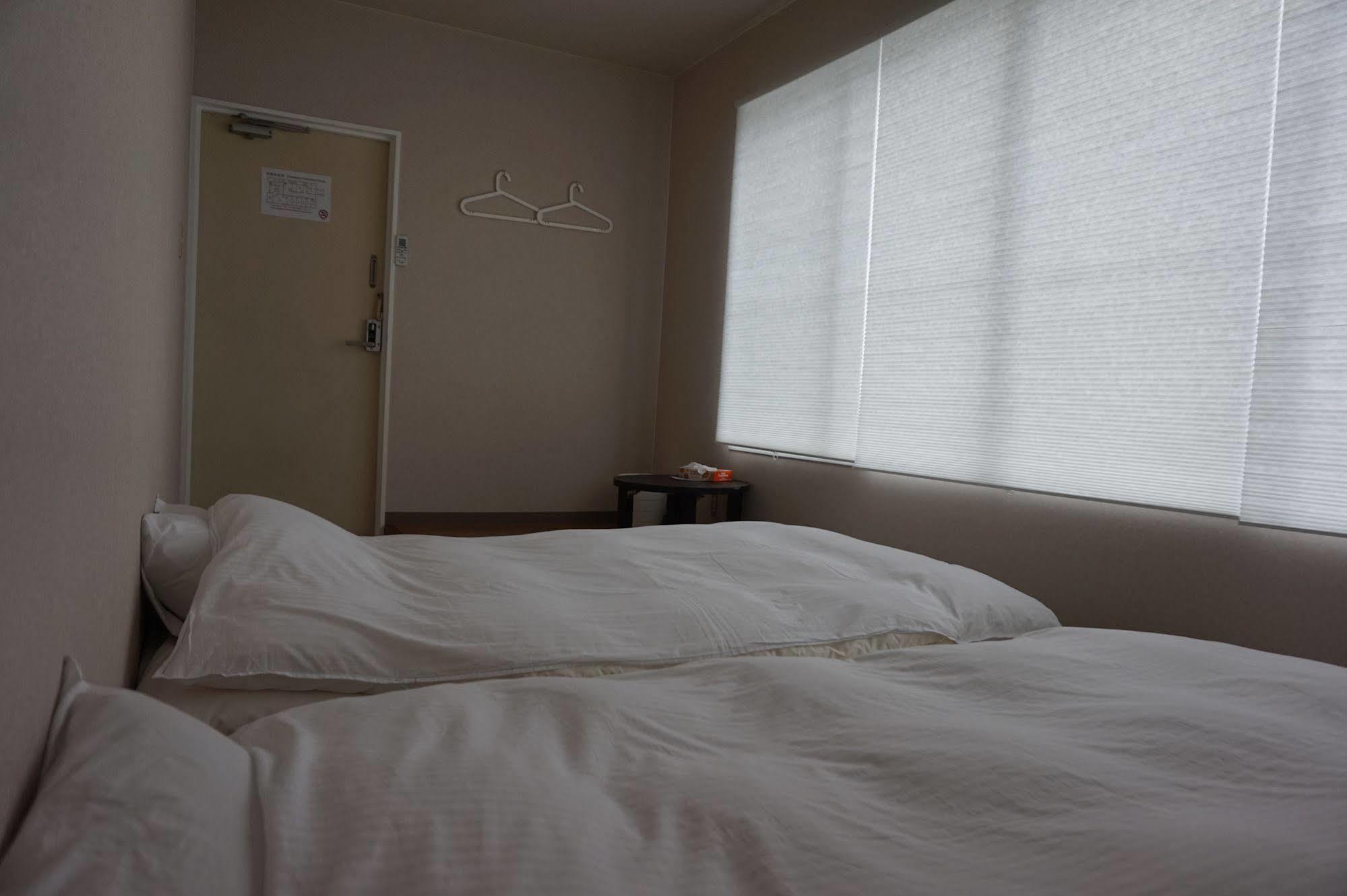 Uni Hostel Osaka Buitenkant foto