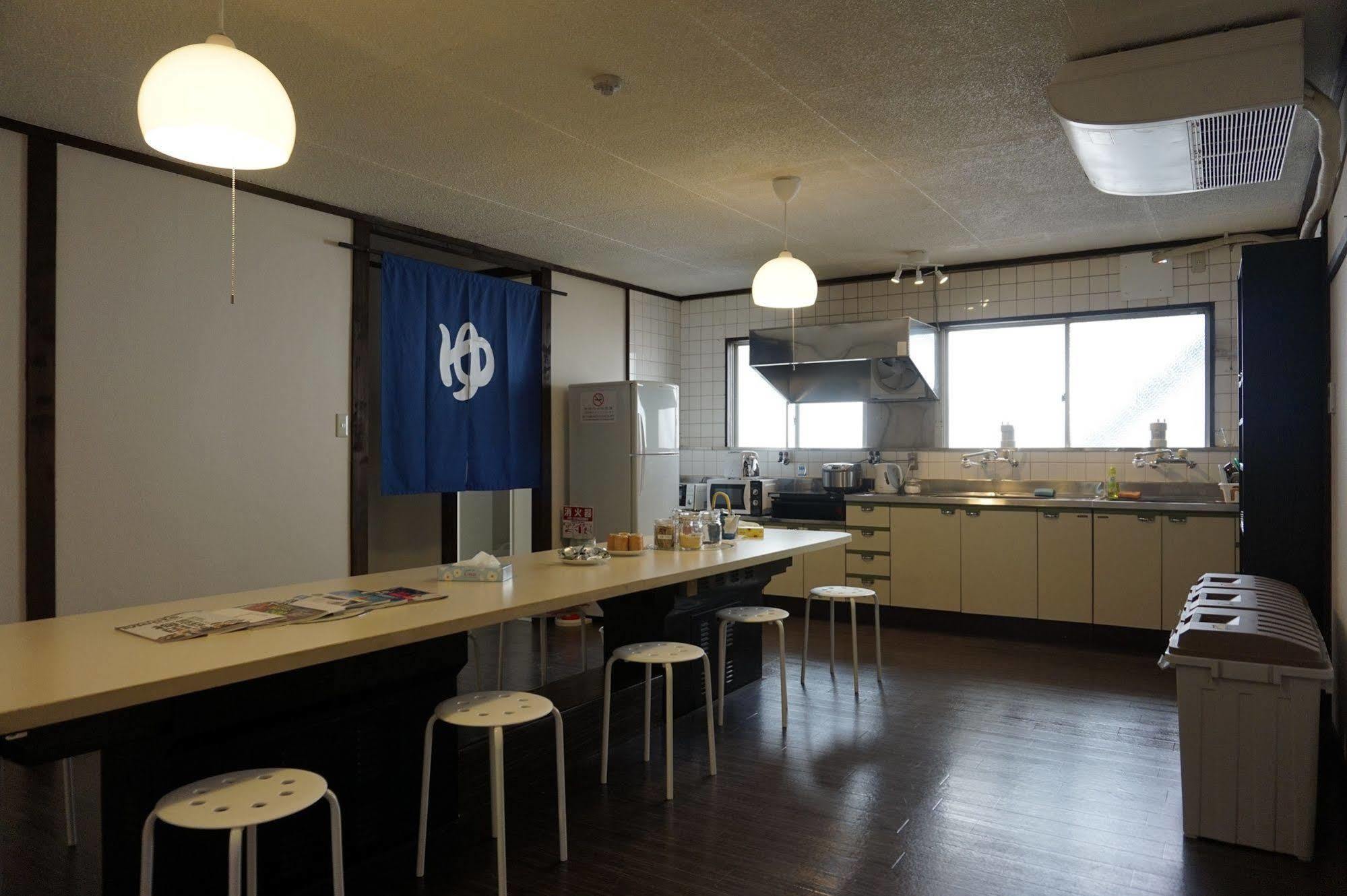 Uni Hostel Osaka Buitenkant foto