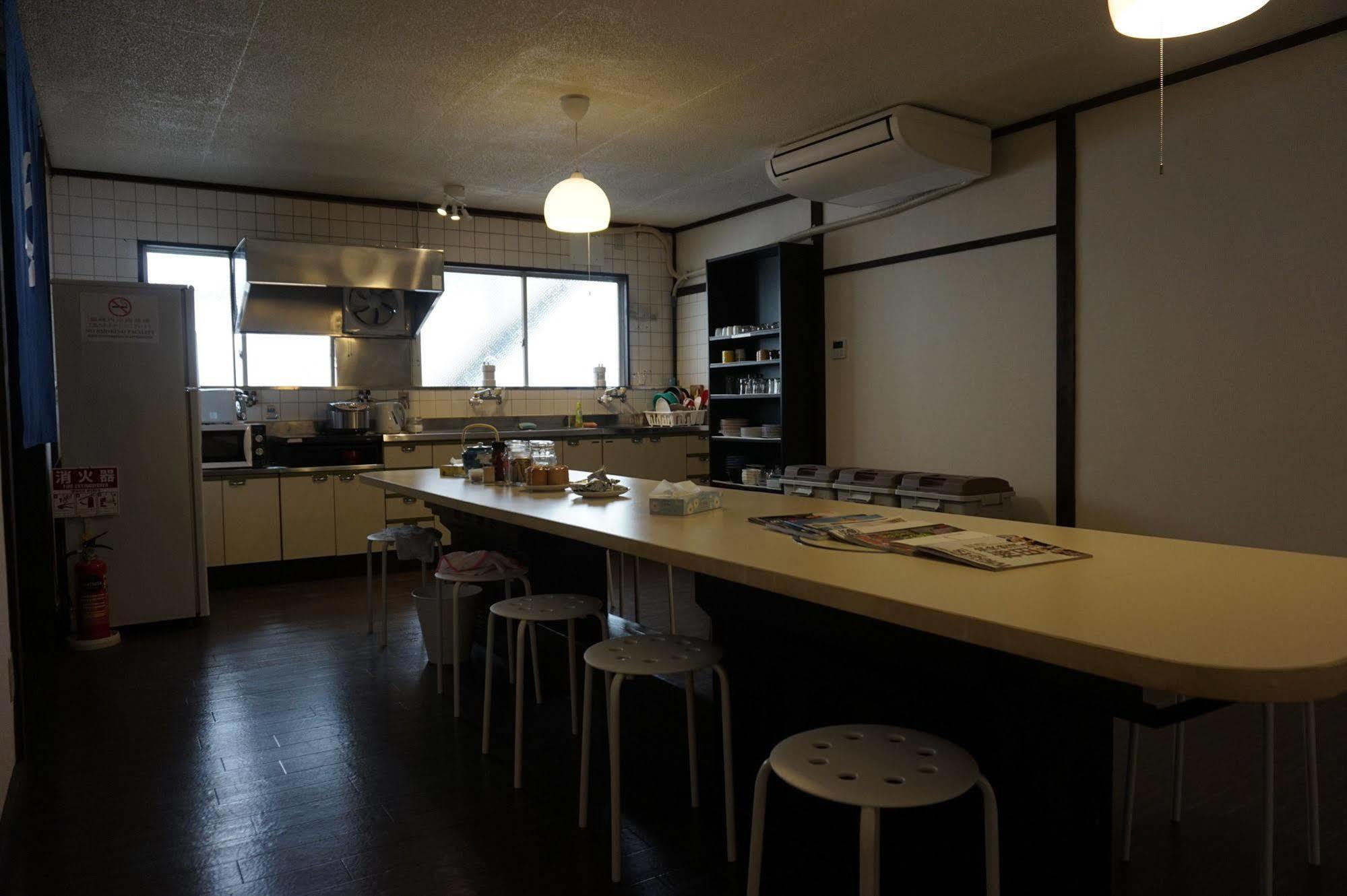 Uni Hostel Osaka Buitenkant foto